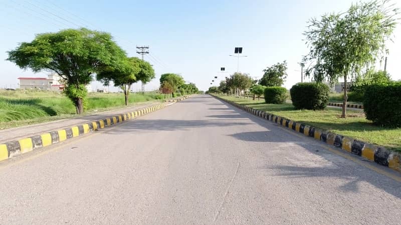 A Table Top Level Sun Facing Plot On 60 Ft Road 11