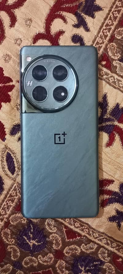 one plus 12      16 / 512 gb  just like brand  new untouch phone