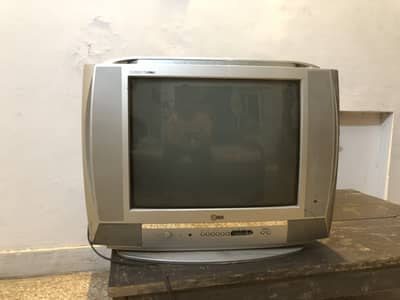 Lg box tv for sale good condition