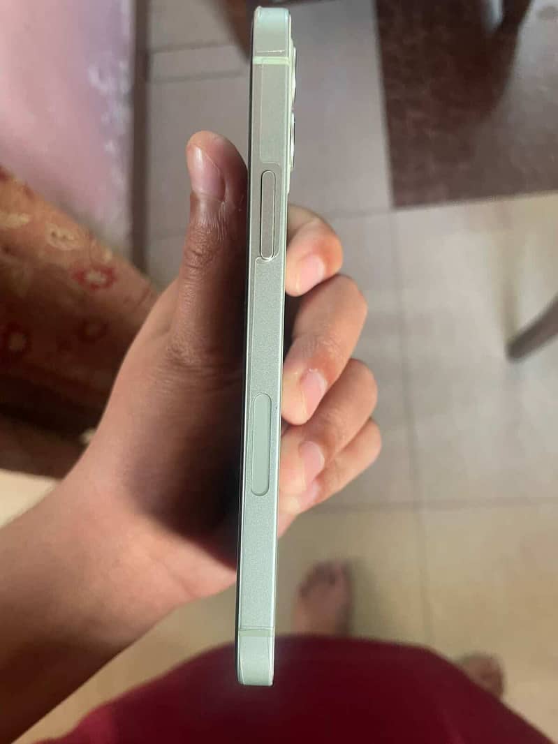 iPhone 12 4