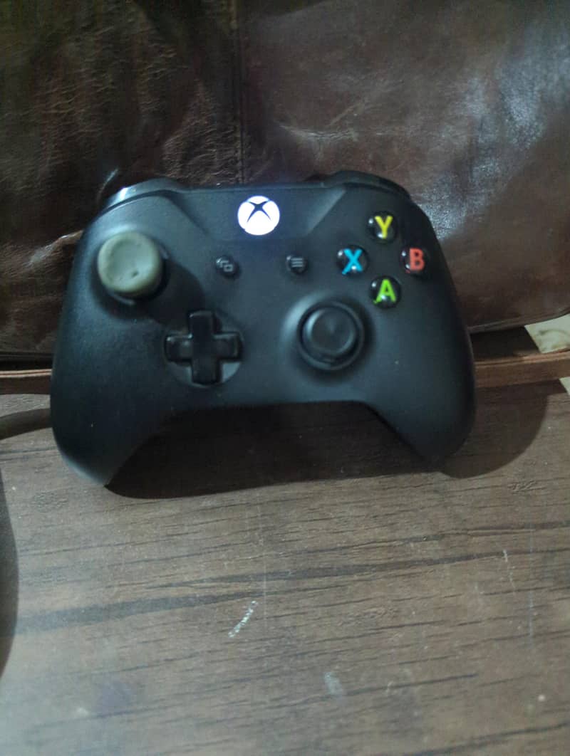 Xbox One 1TB | Mint Condition 3