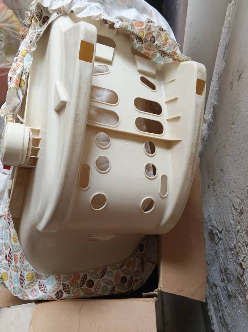 Carry cot 2