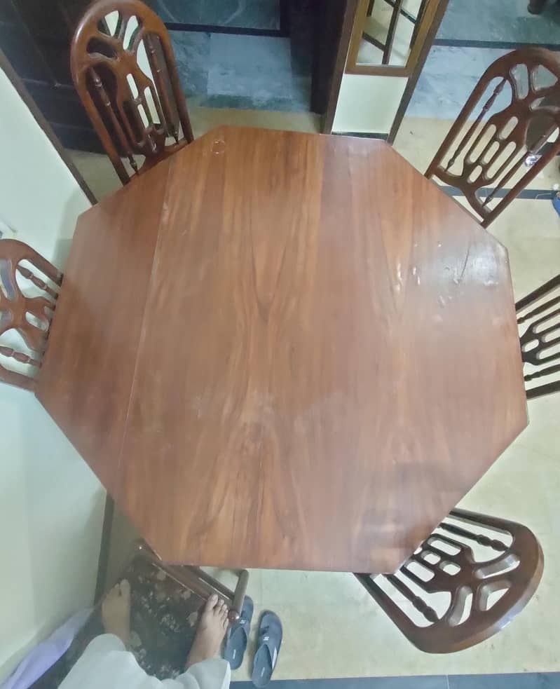 Dining table 0