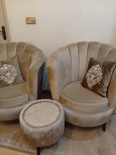 2seater room set with  round table 4 sake