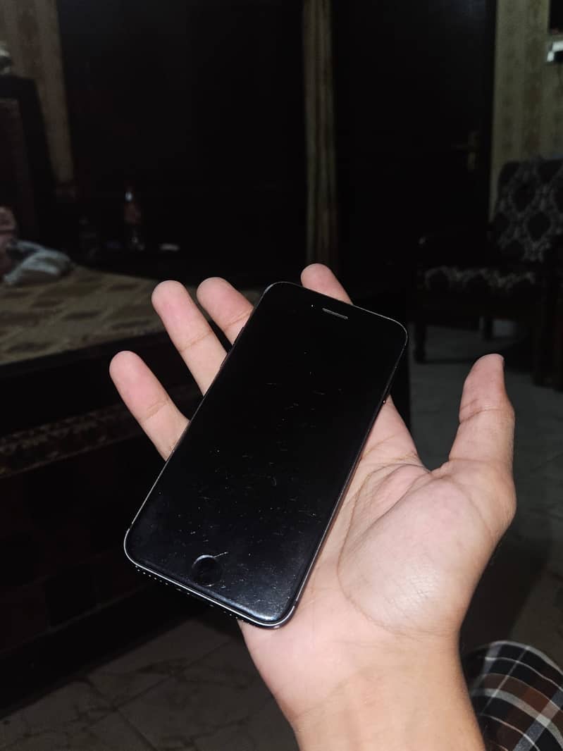Apple iPhone 8 3