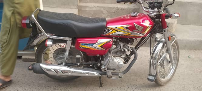 Honda 125 new condition documents complete he only 2200 km