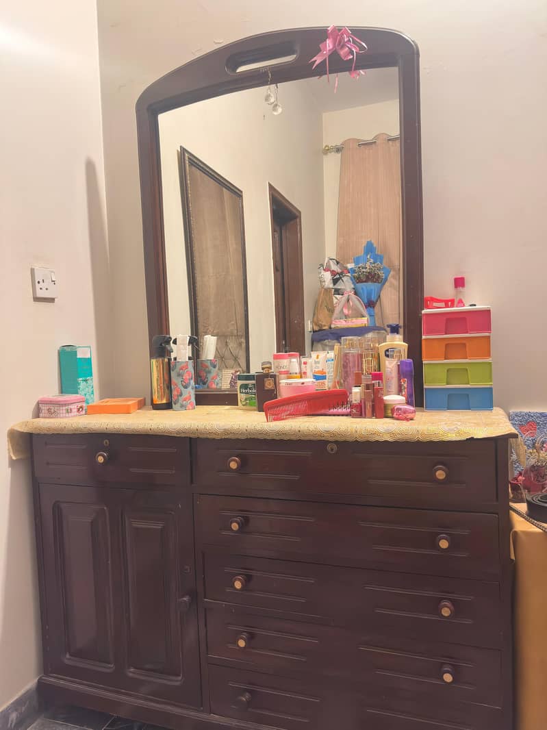 dressing table 0