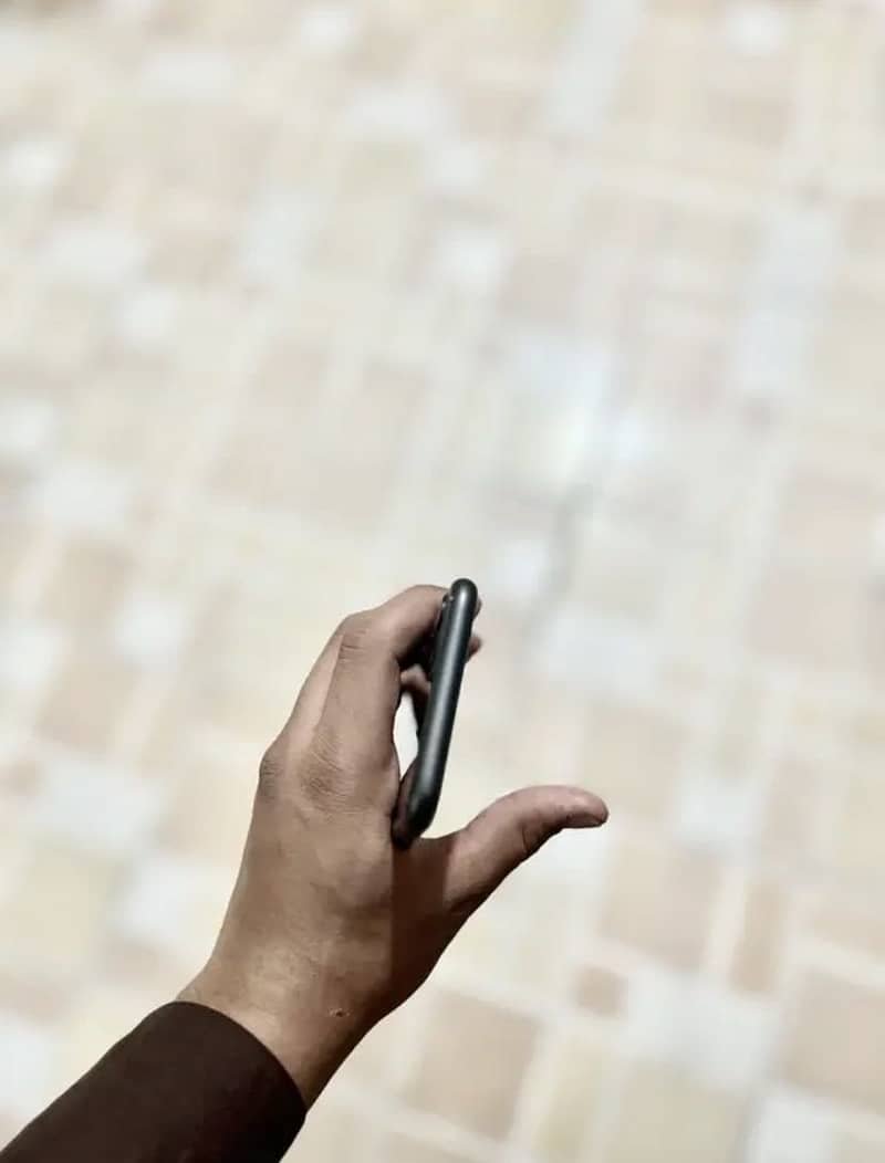iPhone 11 64 FU 4