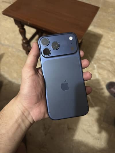 iPhone 17 pro max jv 256 GB 10/10 with complete box and cable