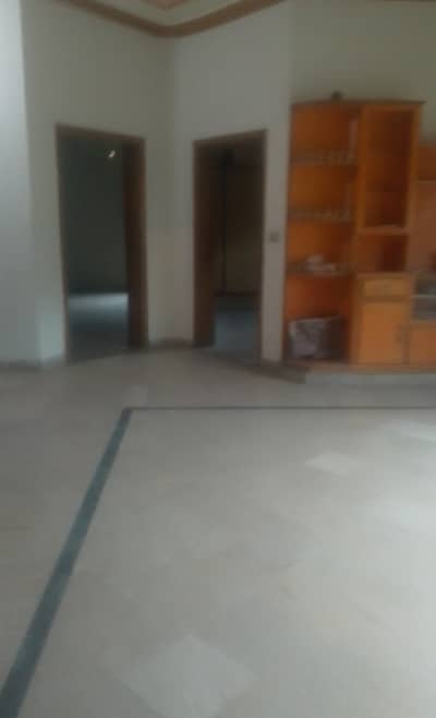 10 Marla Upper Portion Near Park, Masjid, Market