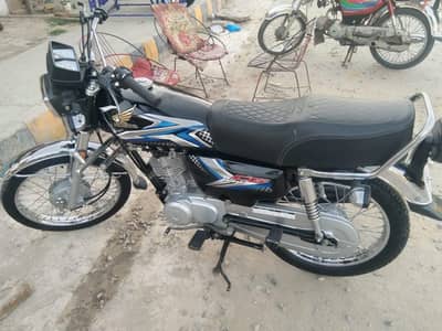 Honda 125 full lush condition pics ma dekh sakty hy 2025 model