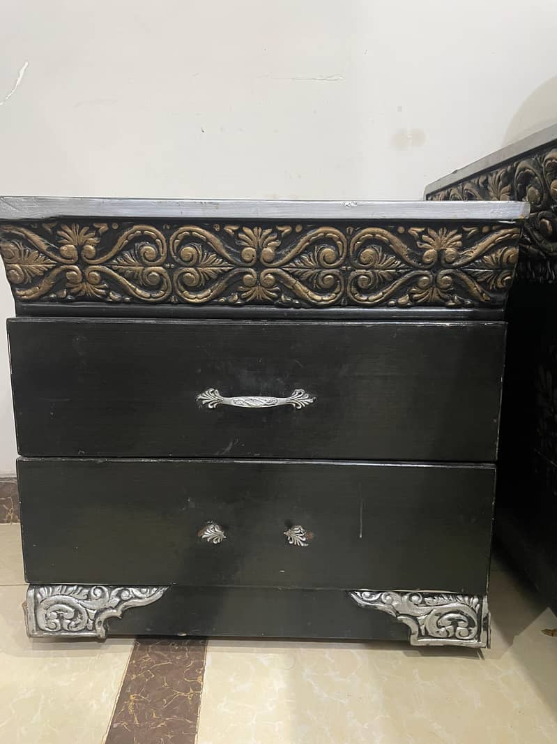bed side table and dressing without mattress 4