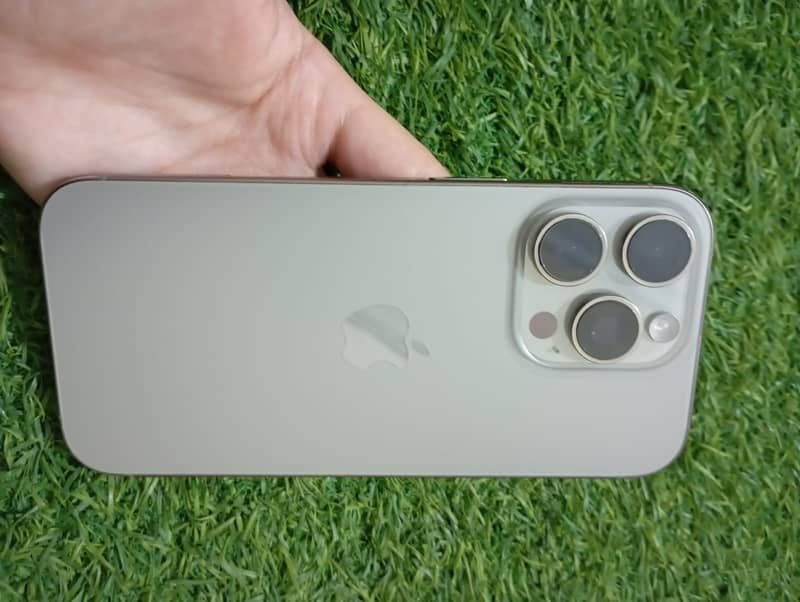 iphone 16 pro JV 0