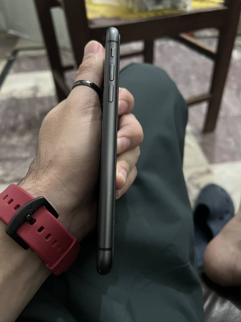 iPhone 11 3