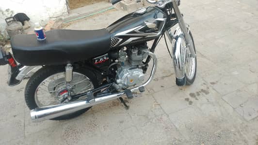 Honda 125 for sale 1998. Lahore number.
