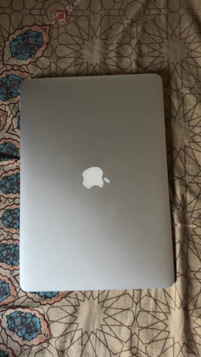 Macbook Pro 2015 15inch 16/256 corei7