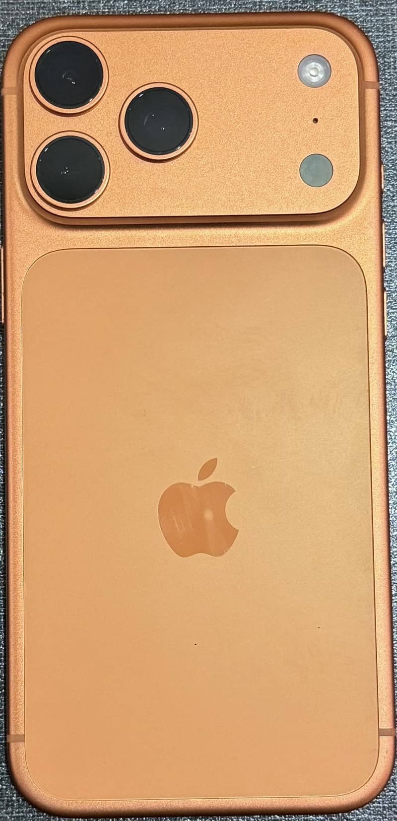 Iphon 17 Pro Max 4