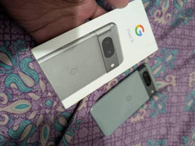 pixel8 with box