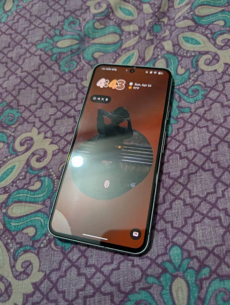 pixel8 with box 2