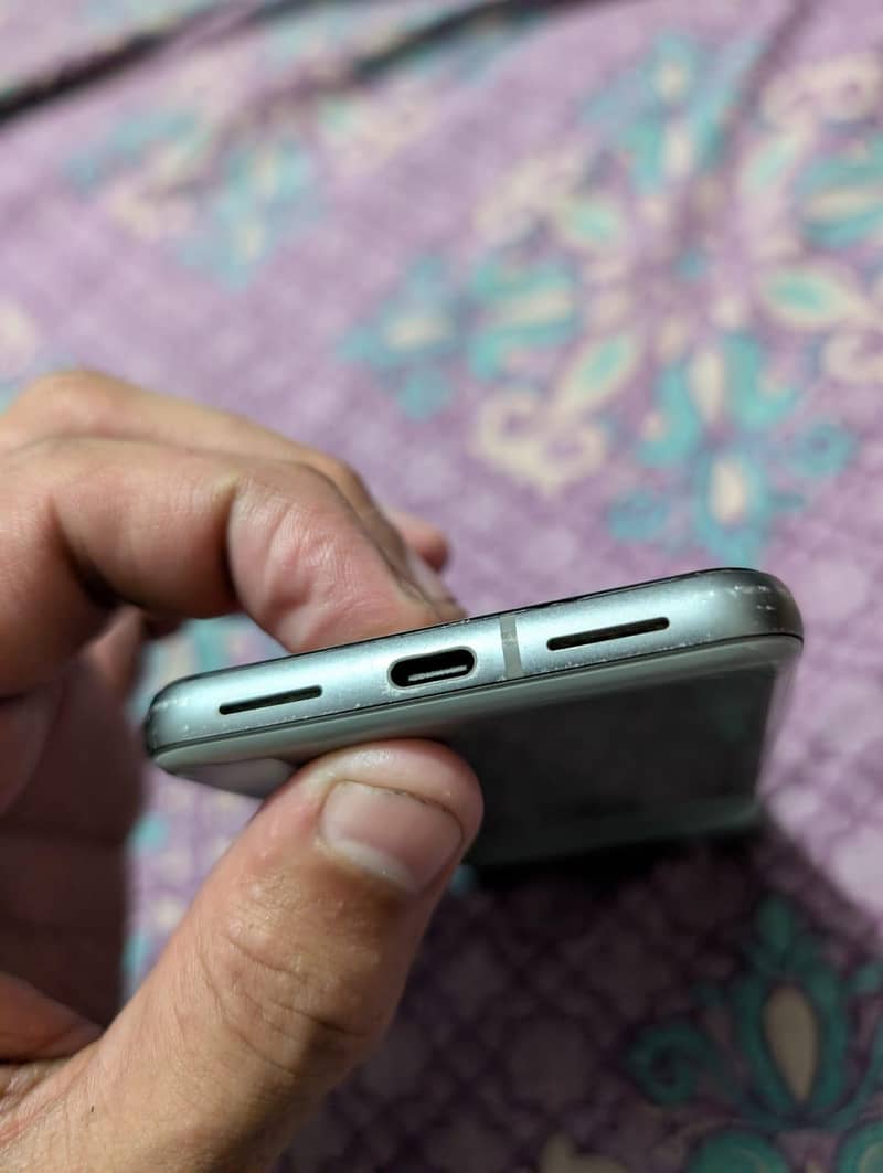 pixel8 with box 3