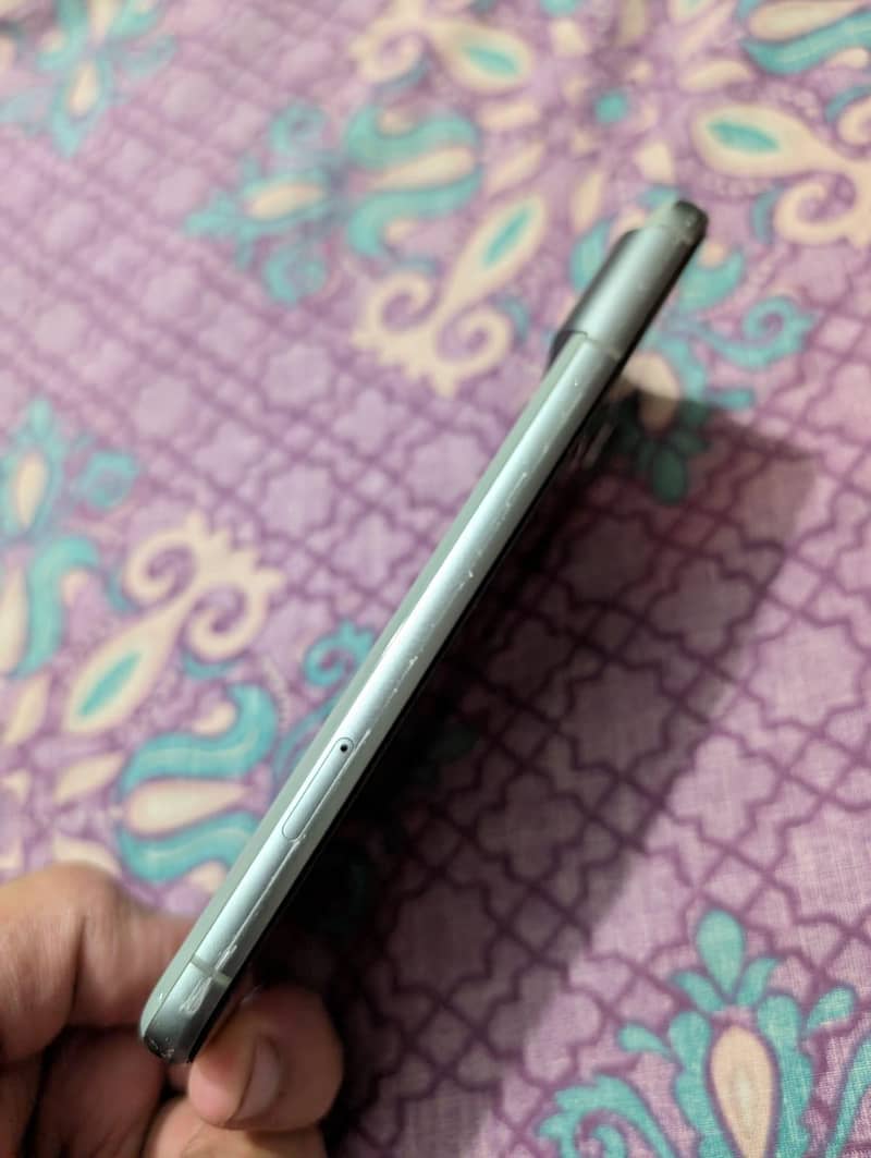 pixel8 with box 5
