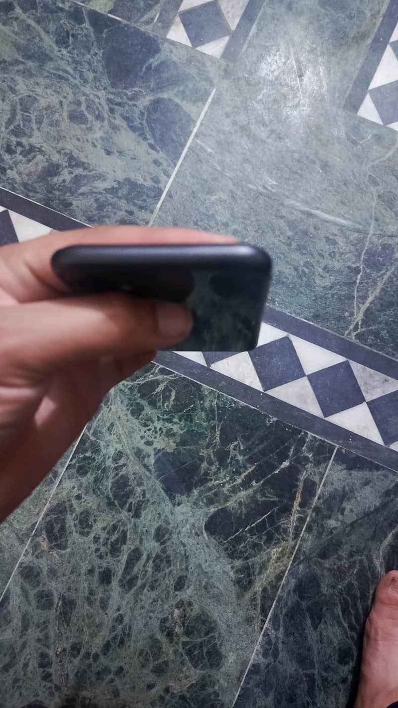 iPhone 11 6