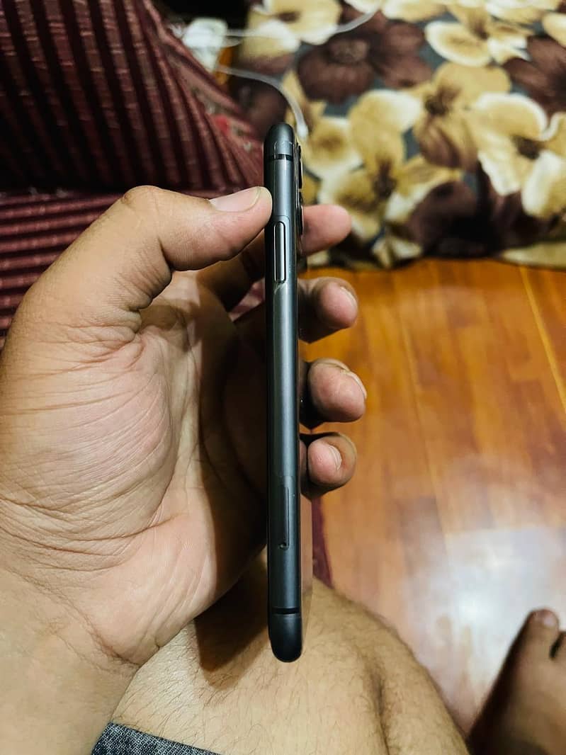 Apple Iphone 11 4