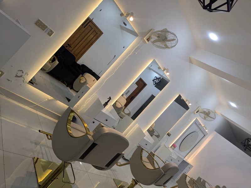 saloon 4
