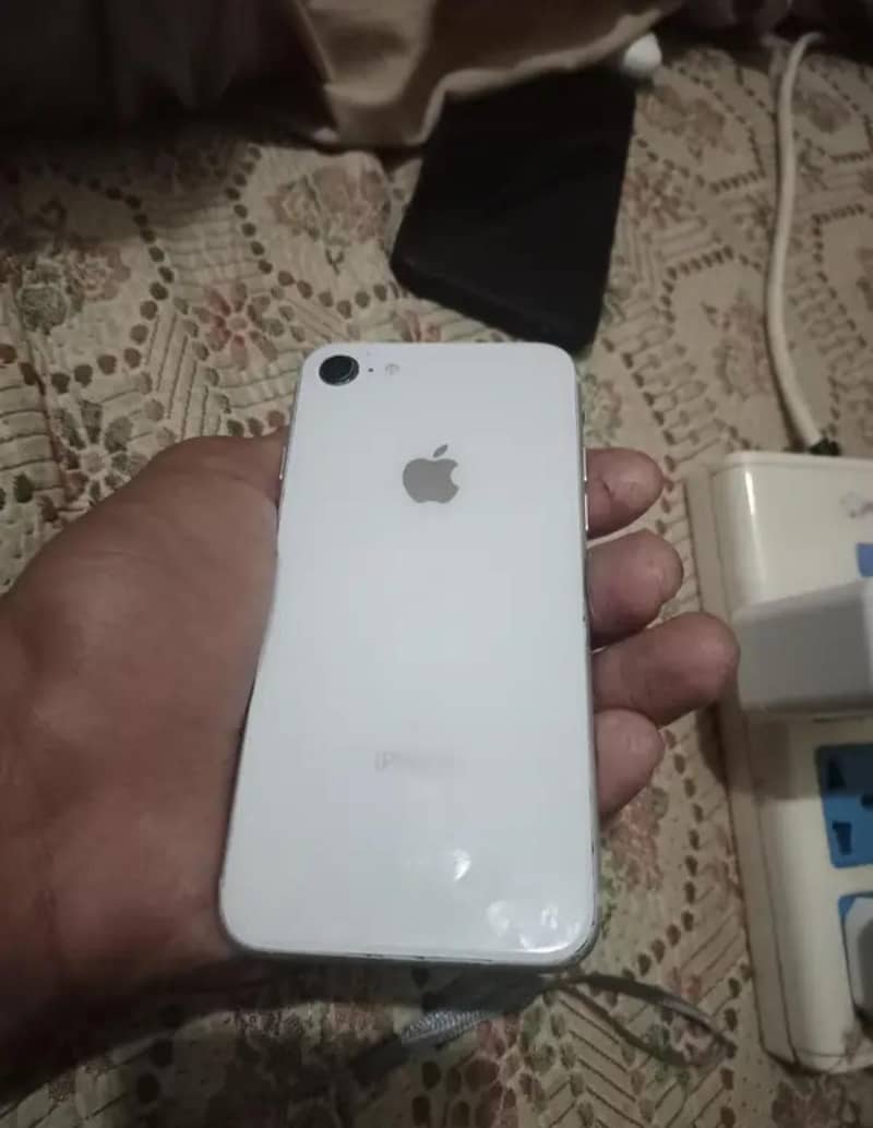 iPhone 8 0