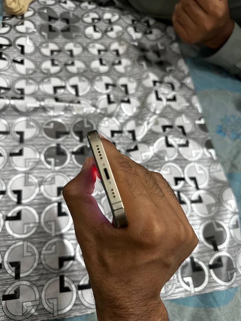 Iphone 14 pro ( jv ) 1