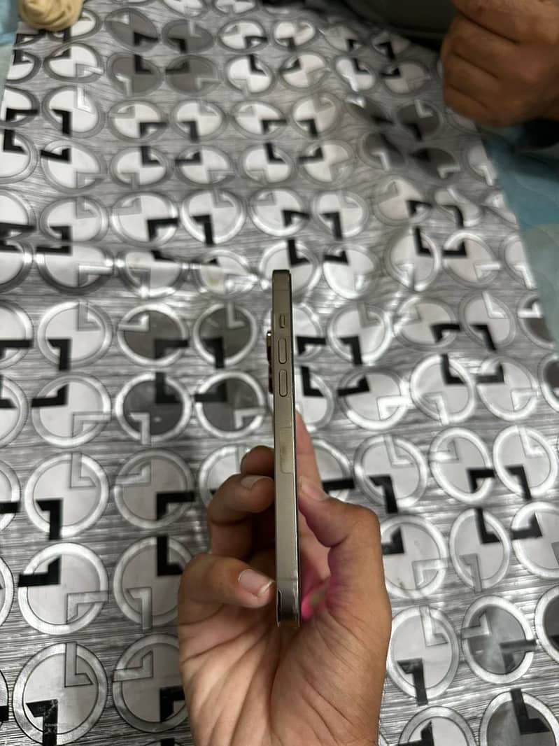 Iphone 14 pro ( jv ) 3