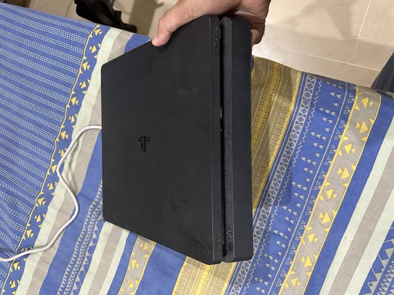 Ps4 slim 1