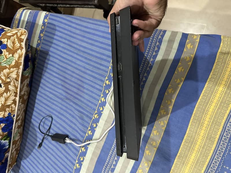 Ps4 slim 2