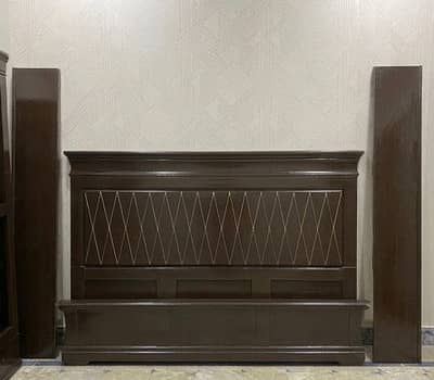 UNIQUE WOODEN KING SIZE BED