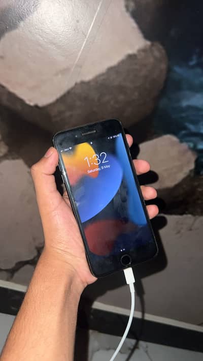 128 gb Only battery changed everything works 100 health black colour