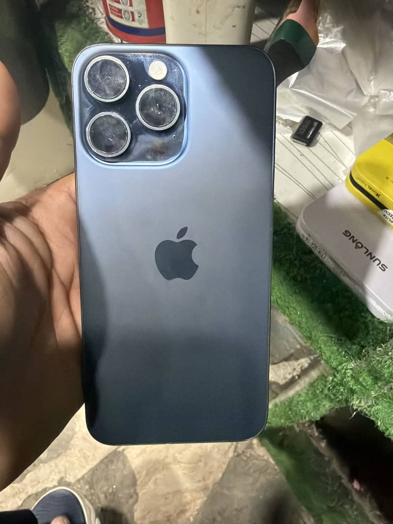 iPhone 15 pro max 0
