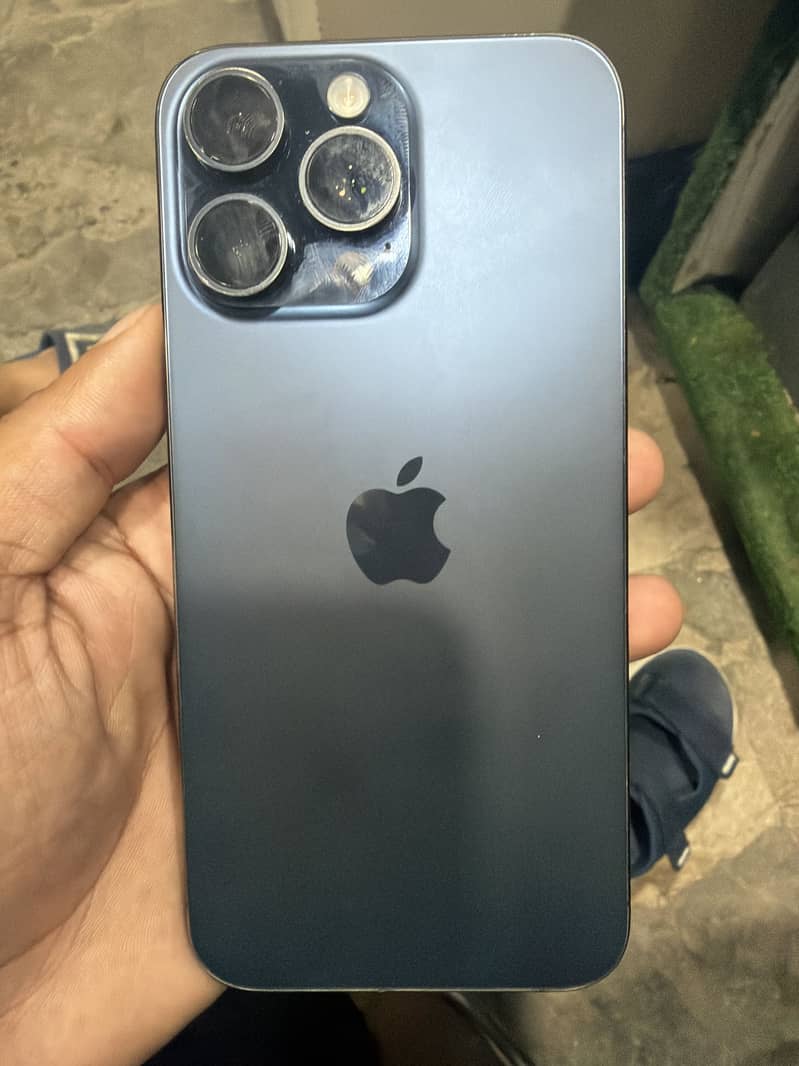 iPhone 15 pro max 4