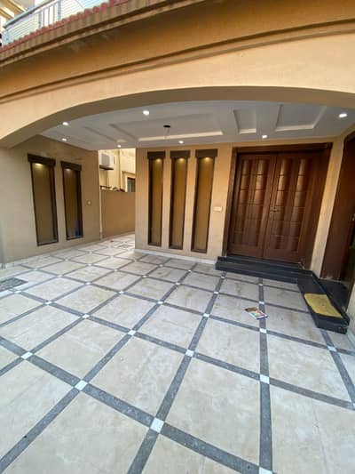 Prime Location 10 Marla House for Rent | Sector C Bahria Town Lahore