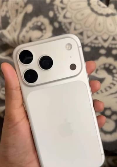 I phone 17 pro max