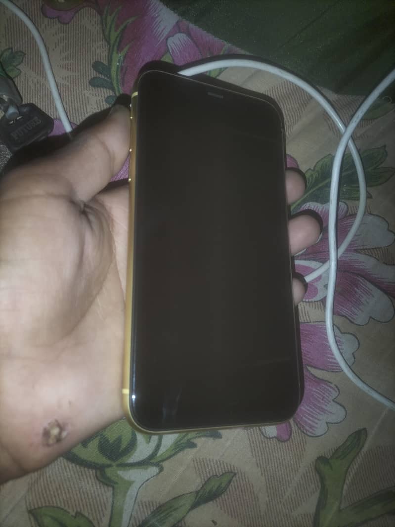 بھائی کسی قیسم کا کوئی مسلہ نہیں مینے 11پرو میکس لینا ہے اس وجہ سے ہے 2