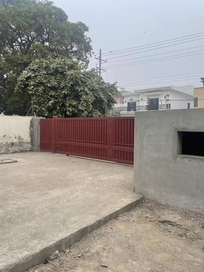 Low Budget Plot Price Full Basement Two Kanal Old House For Sale Near Commerical Area & Park