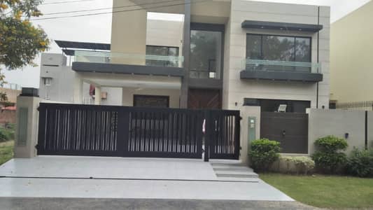 1 Kanal Luxury House Facing Park For Sale E-Block In Lake City Meadows Lahore
