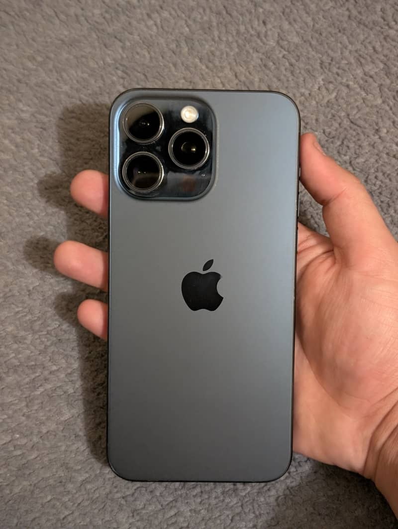 Apple iPhone 15 Pro Max 0