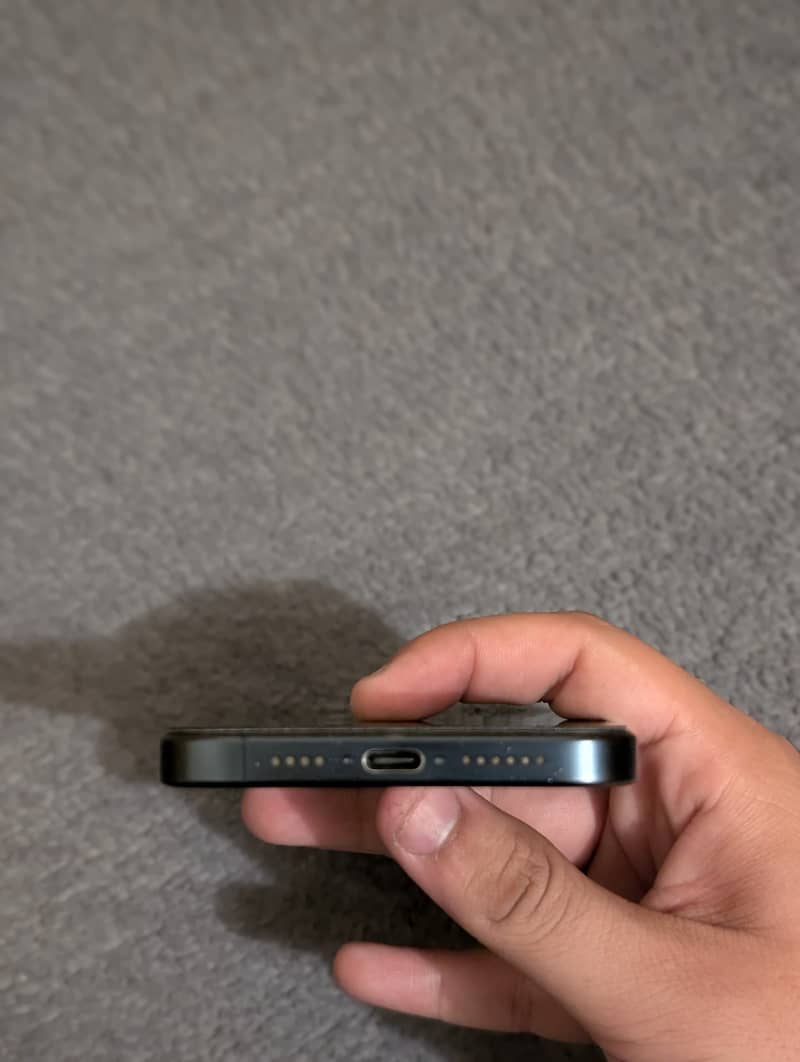 Apple iPhone 15 Pro Max 6
