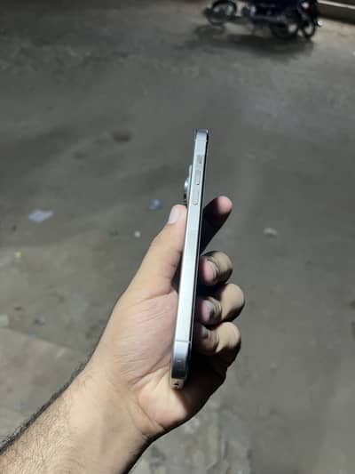 I phone 15 pro max 256 gb battery health 86 10 by 10