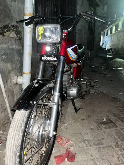 Model 2016 Hyderabad num 1st owner Full ok condition