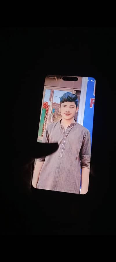 kise mobile ka sat xchange kar sakte ho. 14 pro  max he ye