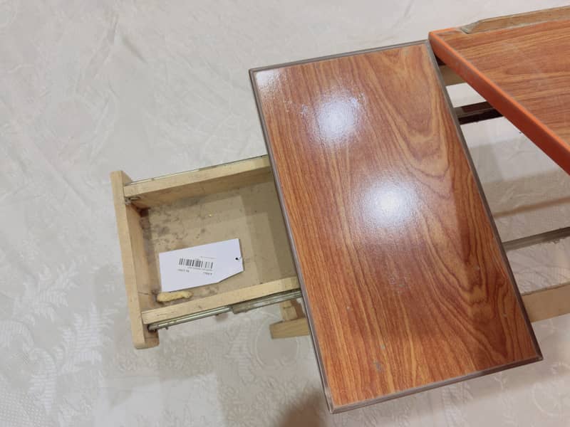 ووڈن بیڈ لیپ ٹاپ ٹیبل ود دراز | استعمال شدہ مگر بہترین کنڈیشن 1