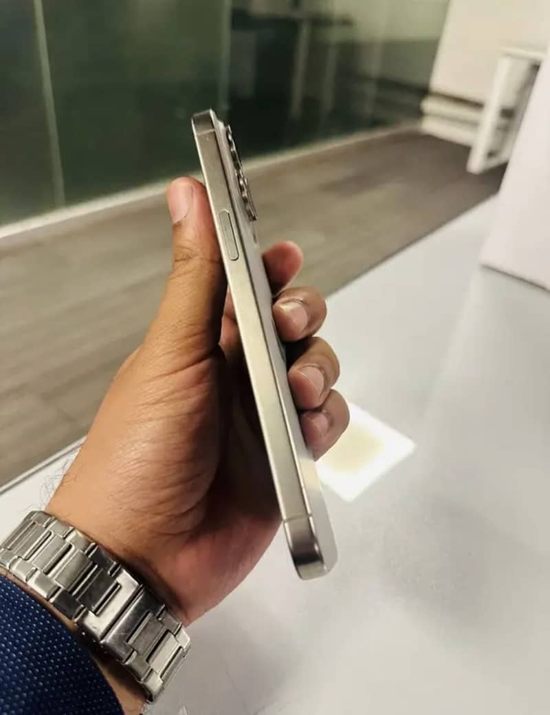 Iphone 15 pro max 3