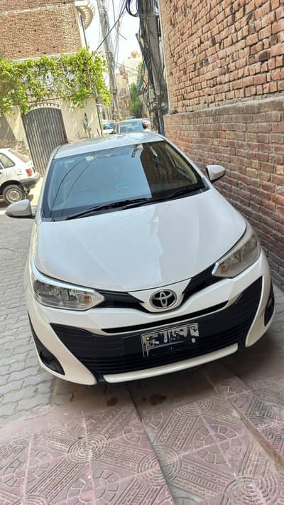 Toyota Yaris ativ  1.3